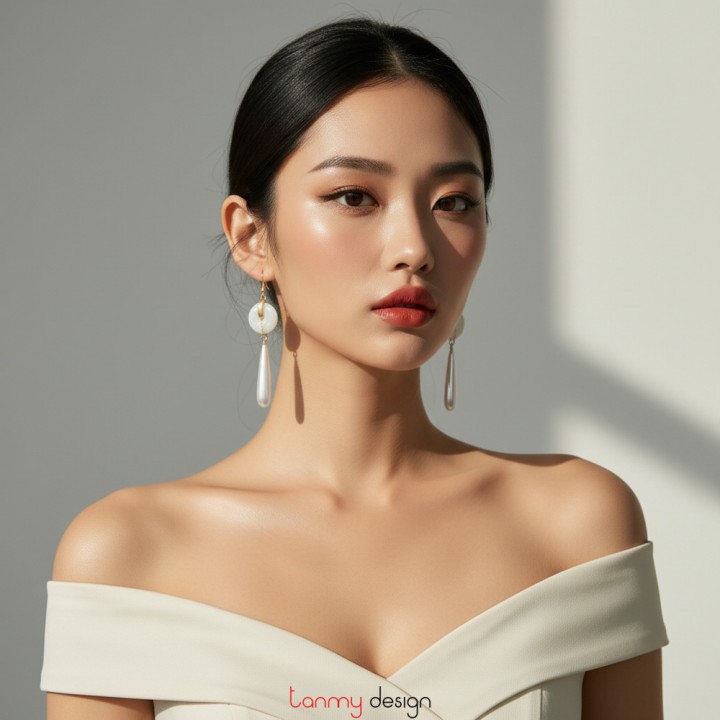 Coin-shaped stone earrings with white teardrop-shaped resin beads